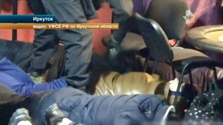 Фишки, карты и стволы: силовики взяли штурмом подпольное казино в Иркутске  - (видео)