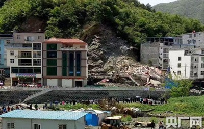 В Китае оползень снес семиэтажный дом, есть жертвы - (видео)