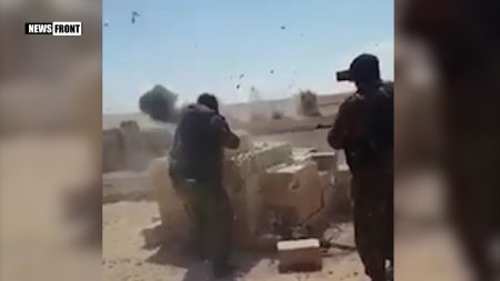 [18+] Сирия: 4-х террористов ИГИЛ разорвало на части  - (видео)