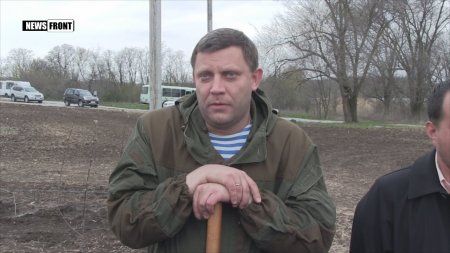 Александр Захарченко принял участие в закладке фруктового сада  - (видео)