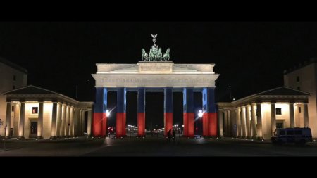 KenFM: Бранденбургские ворота - Покажите цвет человечности  - (видео)