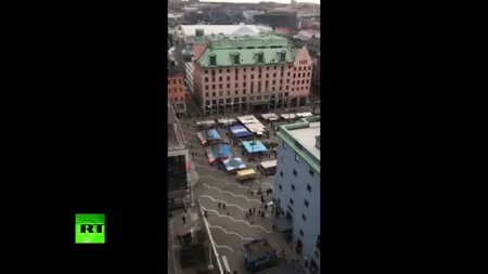 Наезд на пешеходов в Стокгольме: люди бегут с места трагедии  - (видео)