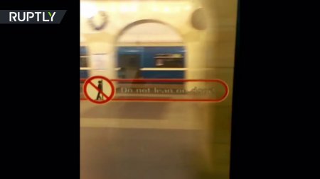 Поезд проезжает место взрыва в Санкт-Петербурге  - (видео)