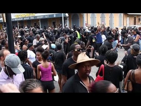 Президент Франции призывает жителей Гвианы прекратить забастовку  - (видео)