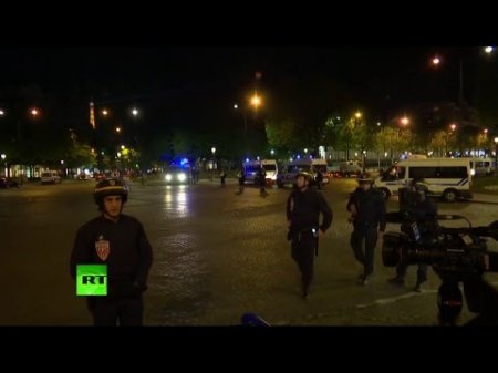 Прямая трансляция из Парижа: один полицейский погиб, второй ранен в перестрелке  - (видео)
