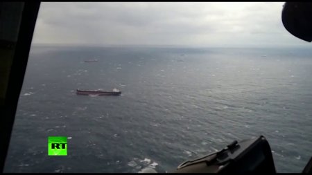 Спасатели работают в зоне крушения сухогруза в Чёрном море  - (видео)