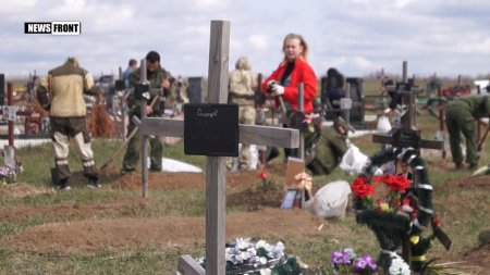 Субботник на аллее славы где похоронены военнослужащие ополчения и ВС ДНР  - (видео)