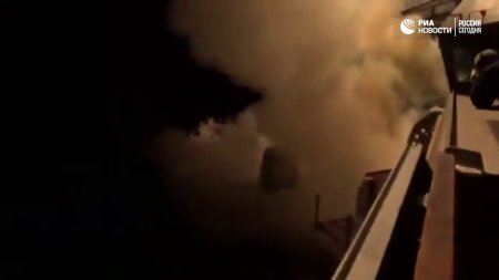 Удар США по авиабазе в Сирии  - (видео)