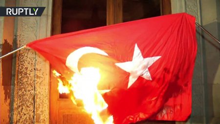 В Армении сожгли турецкий флаг перед началом акции памяти жертв геноцида  - (видео)