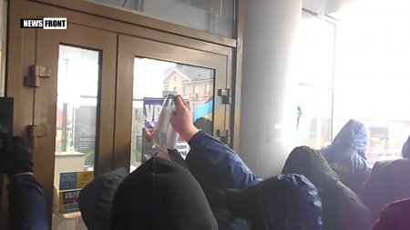 В Ровно националисты блокируют «Сбербанк»  - (видео)