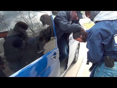 Видео задержания ФСБ брата организатора теракта в Петербурге  - (видео)