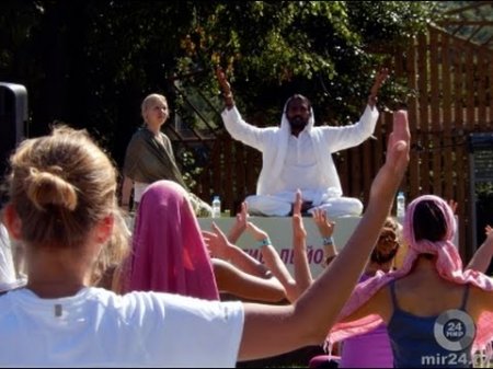Йога поможет держать руки в тонусе  - (видео)