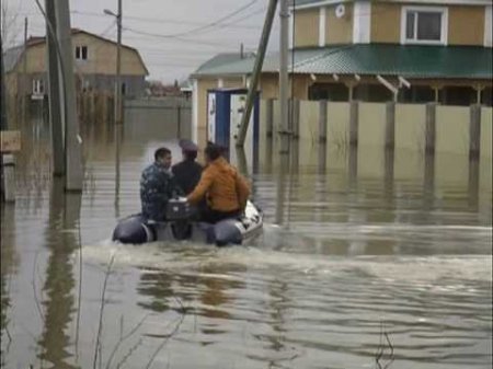 Затопленные дома, утонувшие авто: под воду ушла почти половина села в СКО  - (видео)