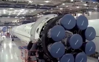 Илон Маск показал, как собирают ракеты Falcon - (видео)