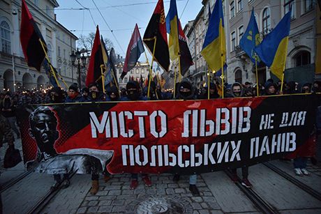 Ответ Польше: Во Львове прошло факельное шествие под антипольскими лозунгами (ФОТО+ВИДЕО) - (видео)