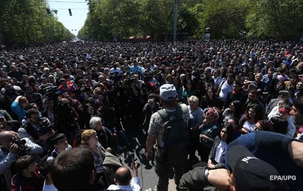 Протесты в Ереване: полиция продолжает задержания - (видео)