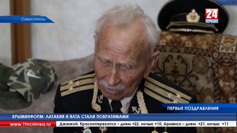 92-летний ветеран Великой Отечественной войны Владимир Болгари из Севастополя принял поздравления от молодёжи - Лента новостей Крыма - (видео)
