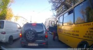 В Симферополе на дороге избили водителя автобуса - Лента новостей Крыма - (видео)