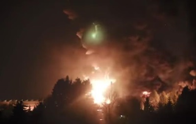 В Польше 140 спасателей тушили склад с химикатами - (видео)