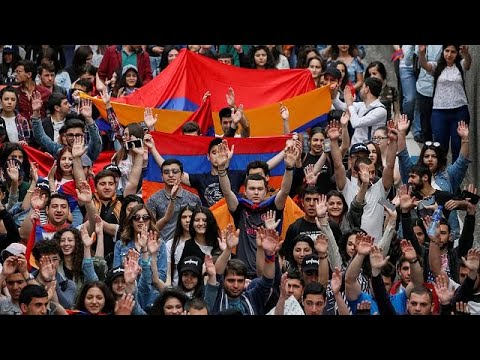Оппозиция блокирует центр Еревана  - (видео)