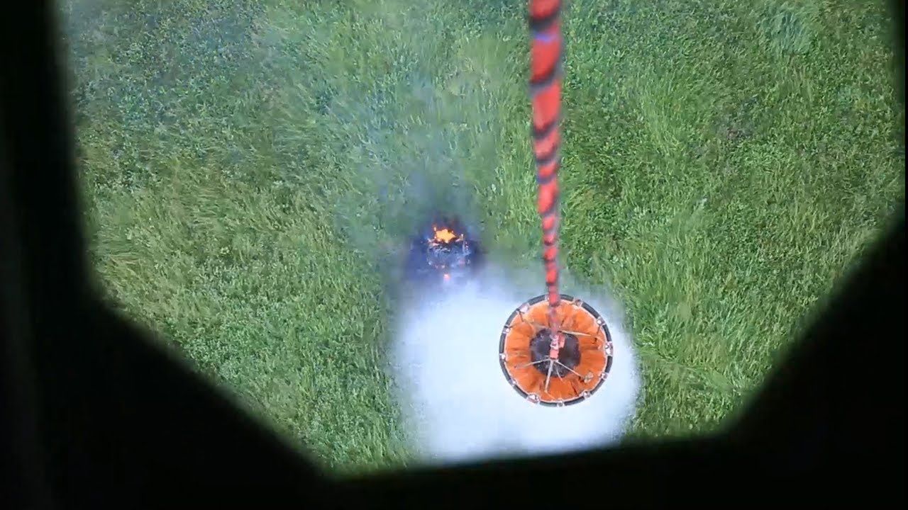 «Терминаторы» тушат пожар: кадры учений экипажей вертолетов Ми-8АМТШ  - (видео)