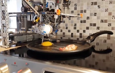 Канадцы научили робота готовить яичницу - (видео)