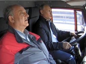 Соцести отреагировали на управляющего грузовиком Путина - Лента новостей Крыма - (видео)