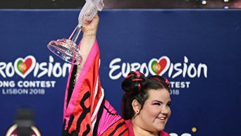 Победительница Евровидения перепугала всех, рухнув с лестницы - «Видео - Украина»