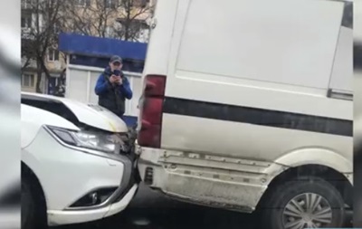 В Ужгороде авто полиции столкнулось с микроавтобусом - (видео)
