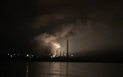 В Мариуполе горит завод Азовсталь - (видео)