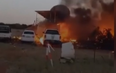 В Ботсване мужчина угнал самолет и протаранил свой дом - (видео)