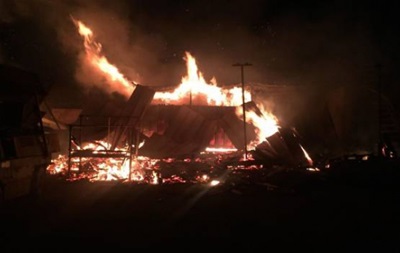 В Мукачево горят склады с древесиной - (видео)