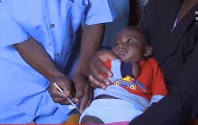 В Африке проводят первую в истории вакцинацию от малярии - (видео)