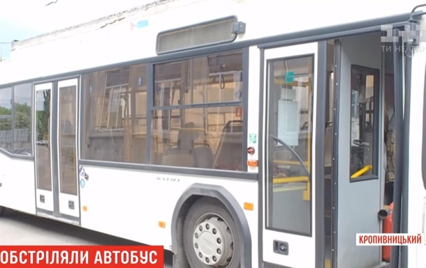 В Кропивницком обстреляли рейсовый автобус - (видео)