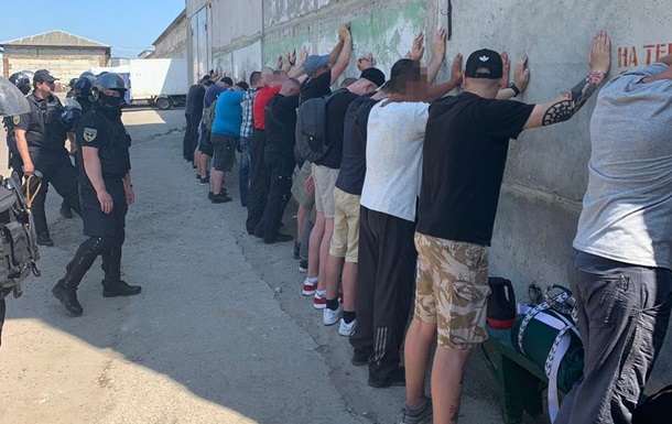 Под Одессой более 20 человек пытались захватить склад - (видео)