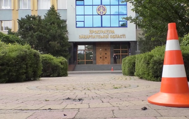 В Ужгороде умер мужчина, совершивший самоподжог возле прокуратуры - (видео)