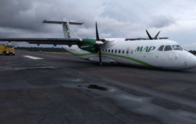 В Бразилии пилот посадил самолет без шасси - (видео)