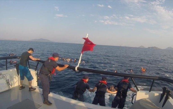 У берегов Турции затонуло судно с мигрантами: 12 жертв - (видео)