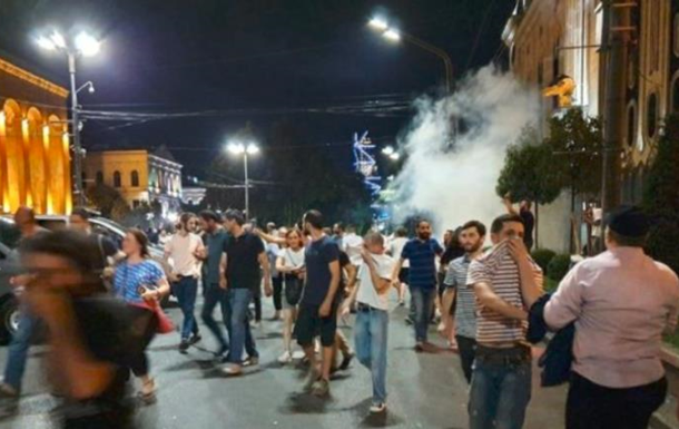 Разгон митинга в Тбилиси: пострадали 52 человека - (видео)