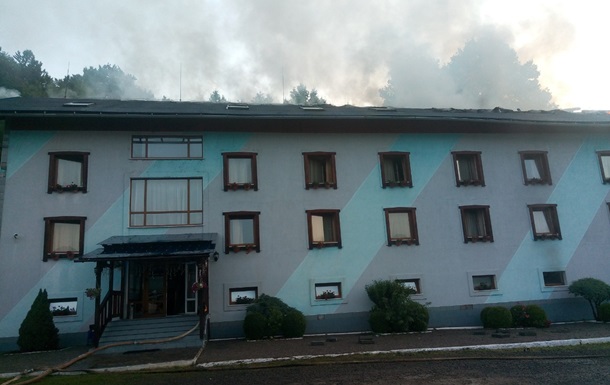 На Закарпатье загорелась гостиница с воспитанниками ДЮСШ - (видео)