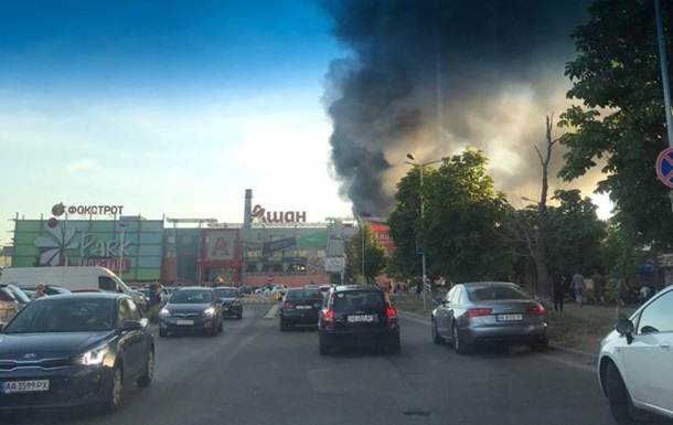 Под Киевом масштабный пожар на складе секонд-хенда - (видео)