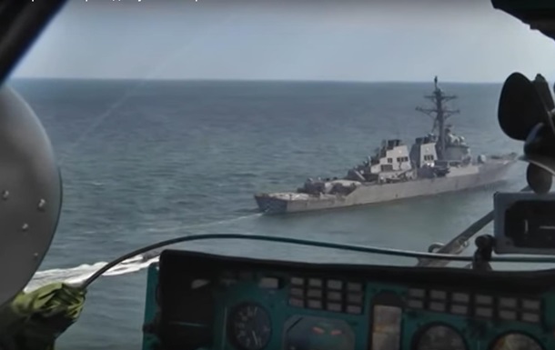 Военные РФ показали, как следят за эсминцем США - (видео)