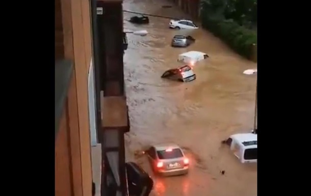 В Испании сильное наводнение, есть жертва - (видео)