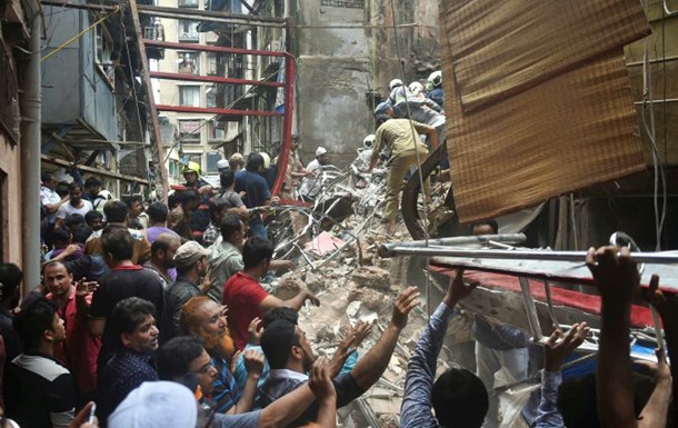 При обрушении здания в Мумбаи погибли 14 человек - (видео)