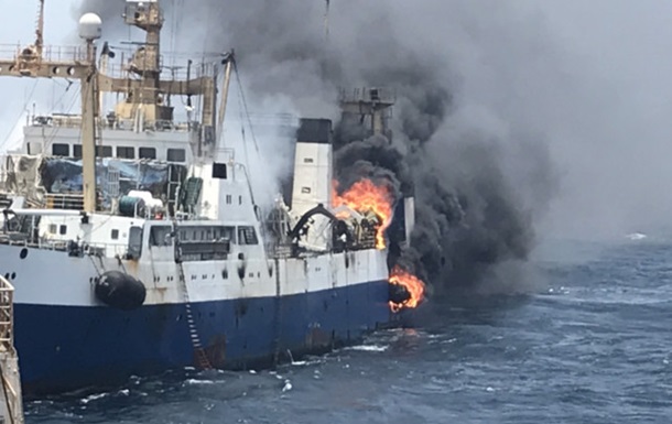 У берегов Африки загорелся украинский корабль, пропал моряк - (видео)