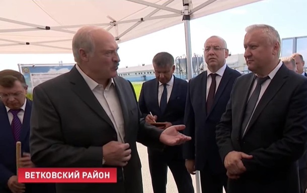 Лукашенко пригрозил чиновникам тюрьмой за падеж скота - (видео)