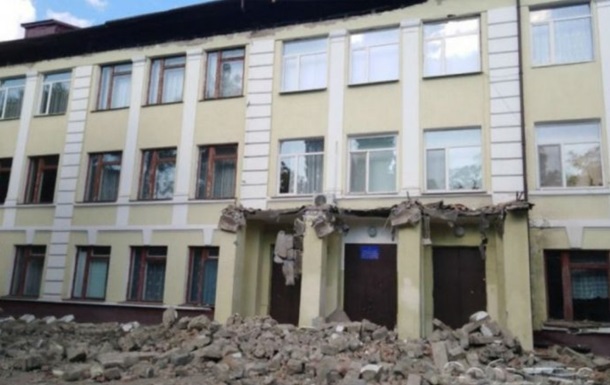 В школе Каменского рухнула крыша - (видео)