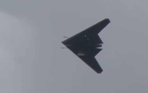 В РФ показали видео первого полета дрона Охотник - (видео)