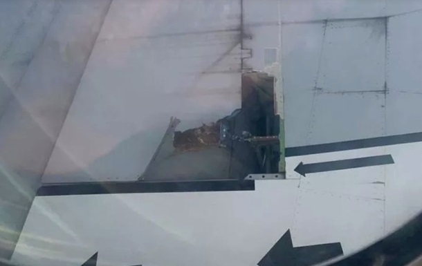 В Нью-Йорке самолет потерял деталь при взлетe - (видео)