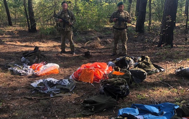 В Украину пытались ввезти контрабандные парашюты из России - (видео)